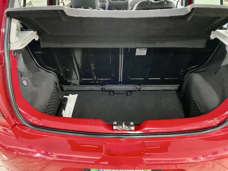 VOLKSWAGEN - FOX - 2013/2013 - Vermelha - R$ 37.499,00