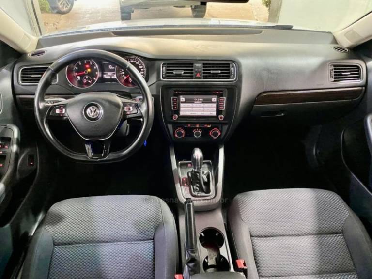 VOLKSWAGEN - JETTA - 2015/2015 - Branca - R$ 60.899,00