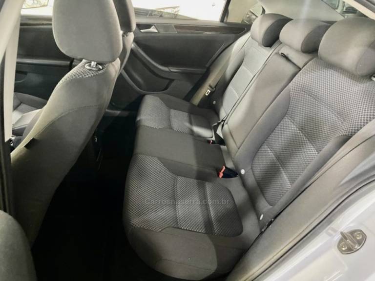 VOLKSWAGEN - JETTA - 2015/2015 - Branca - R$ 60.899,00