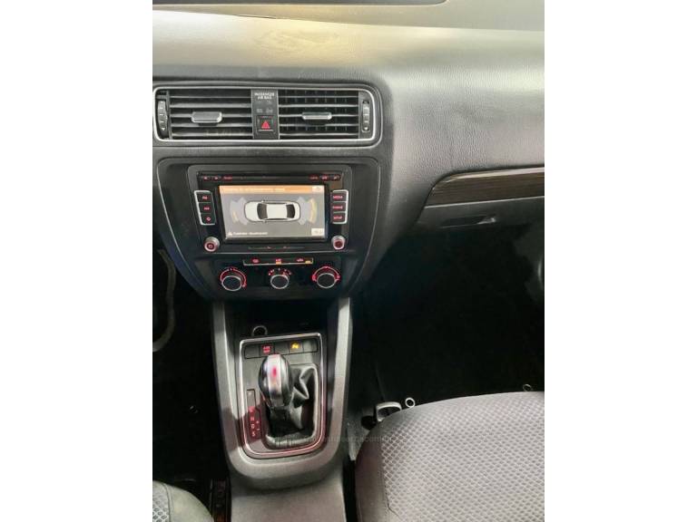 VOLKSWAGEN - JETTA - 2015/2015 - Branca - R$ 60.899,00