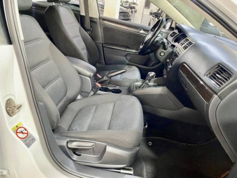 VOLKSWAGEN - JETTA - 2015/2015 - Branca - R$ 60.899,00