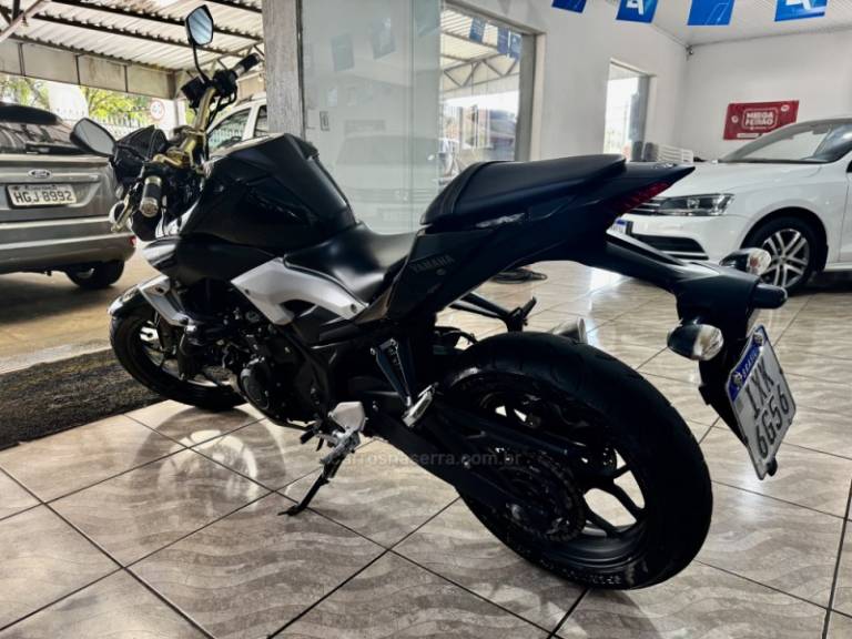 YAMAHA - MT - 2017/2017 - Preta - R$ 19.990,00