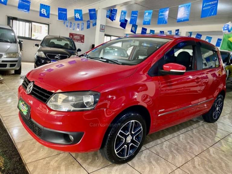 VOLKSWAGEN - FOX - 2013/2013 - Vermelha - R$ 37.499,00