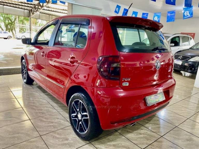 VOLKSWAGEN - FOX - 2013/2013 - Vermelha - R$ 37.499,00
