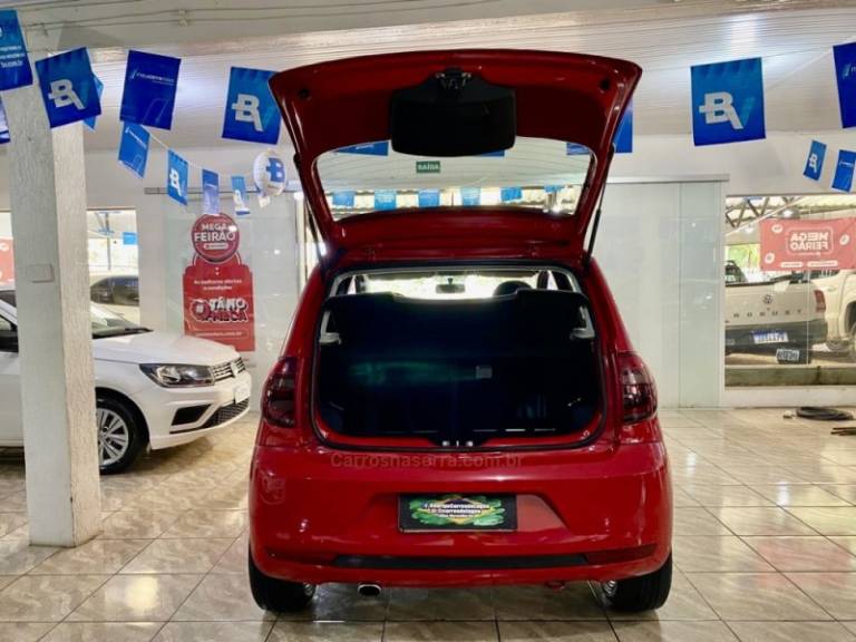 VOLKSWAGEN - FOX - 2013/2013 - Vermelha - R$ 37.499,00