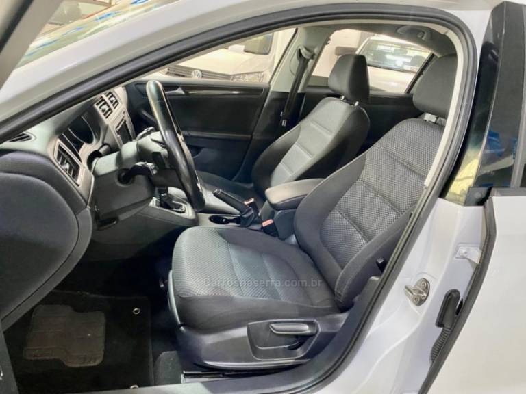 VOLKSWAGEN - JETTA - 2015/2015 - Branca - R$ 60.899,00