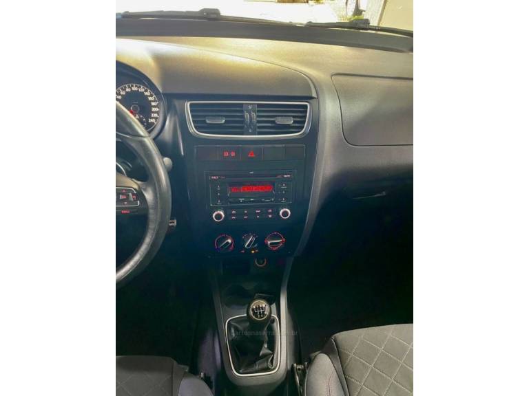 VOLKSWAGEN - FOX - 2013/2013 - Vermelha - R$ 37.499,00