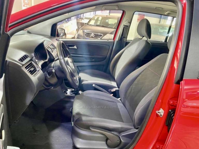 VOLKSWAGEN - FOX - 2013/2013 - Vermelha - R$ 37.499,00