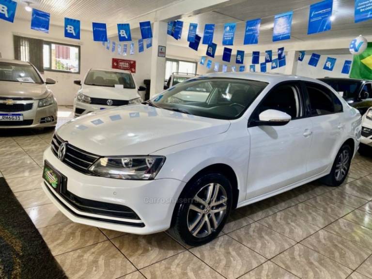 VOLKSWAGEN - JETTA - 2015/2015 - Branca - R$ 60.899,00