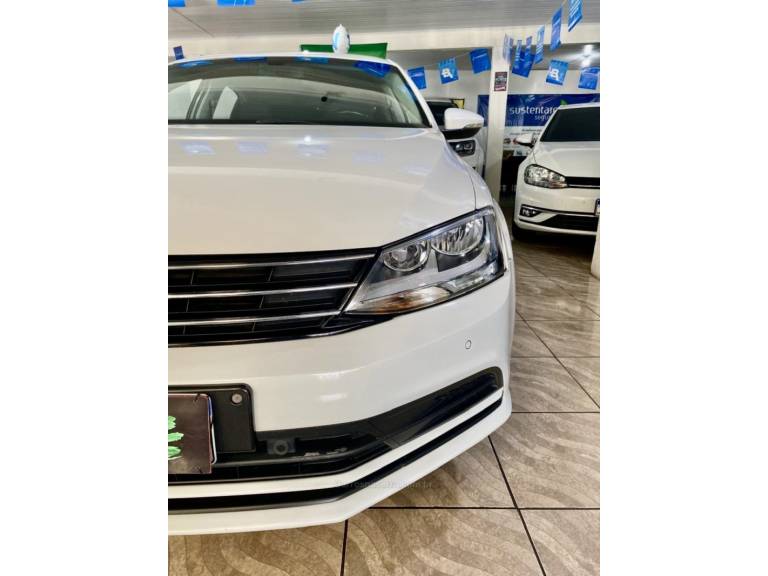 VOLKSWAGEN - JETTA - 2015/2015 - Branca - R$ 60.899,00