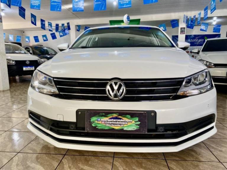 VOLKSWAGEN - JETTA - 2015/2015 - Branca - R$ 60.899,00