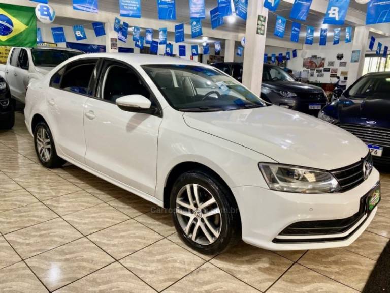 VOLKSWAGEN - JETTA - 2015/2015 - Branca - R$ 60.899,00