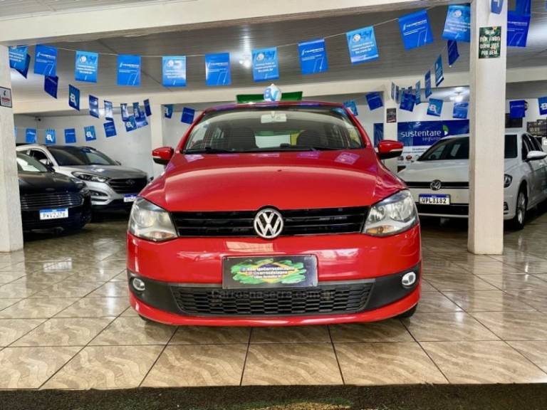 VOLKSWAGEN - FOX - 2013/2013 - Vermelha - R$ 37.499,00