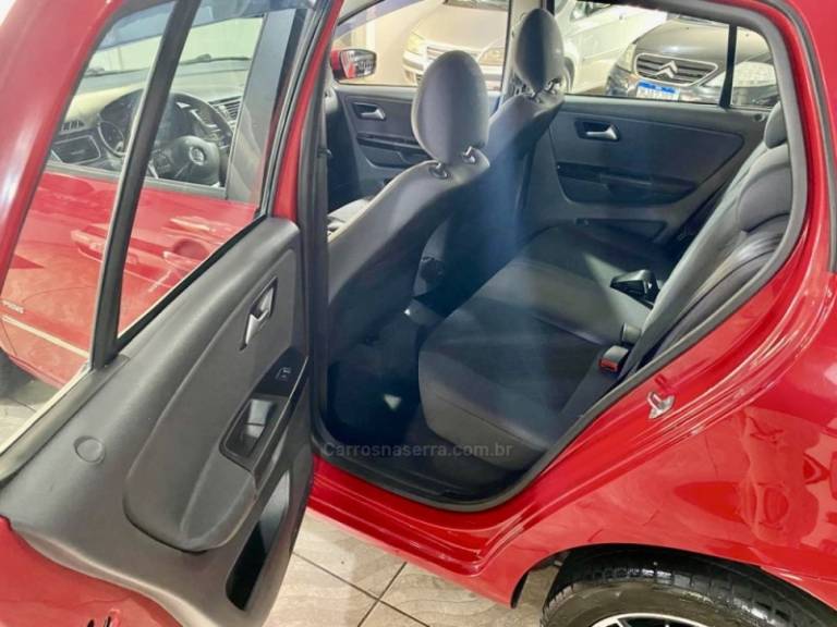 VOLKSWAGEN - FOX - 2013/2013 - Vermelha - R$ 37.499,00