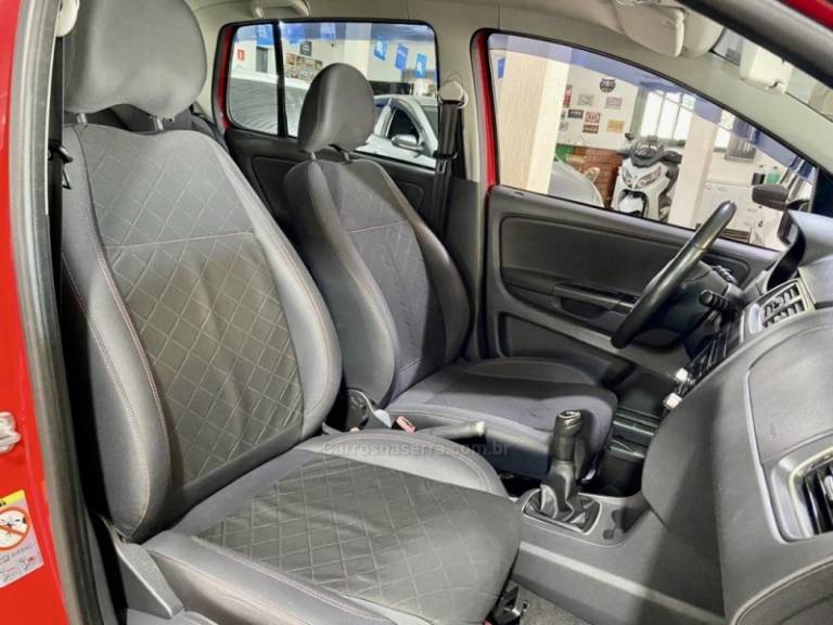 VOLKSWAGEN - FOX - 2013/2013 - Vermelha - R$ 37.499,00