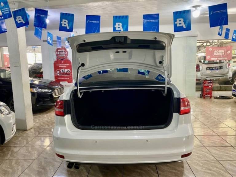 VOLKSWAGEN - JETTA - 2015/2015 - Branca - R$ 60.899,00