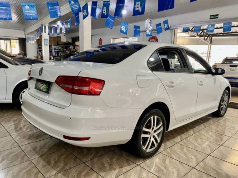 VOLKSWAGEN - JETTA - 2015/2015 - Branca - R$ 60.899,00