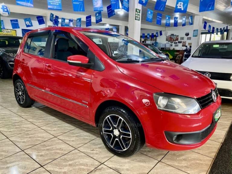 VOLKSWAGEN - FOX - 2013/2013 - Vermelha - R$ 37.499,00