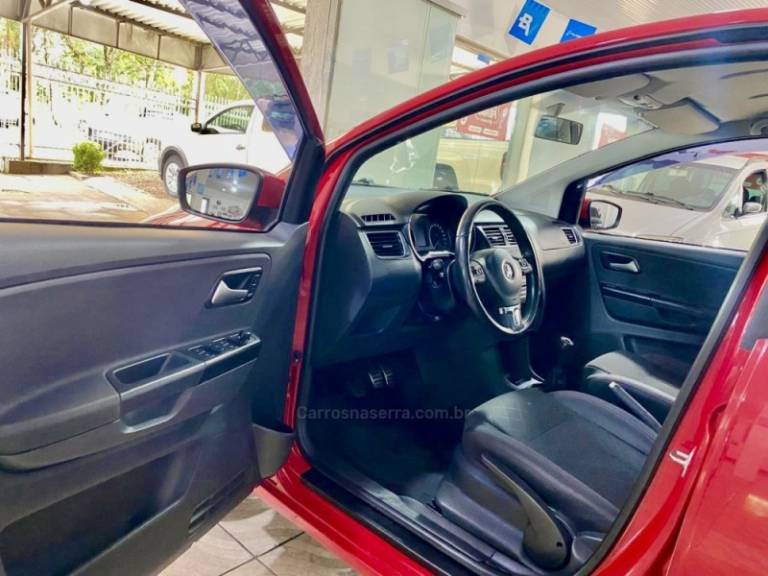 VOLKSWAGEN - FOX - 2013/2013 - Vermelha - R$ 37.499,00